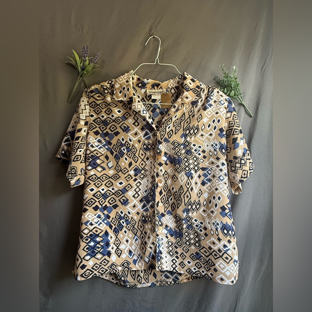 Geometric Patterned Donnkenny petite woman’s shirt